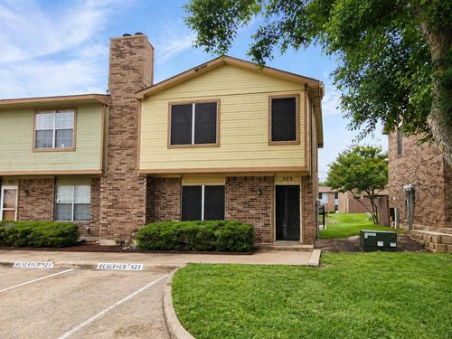 923 Vedral Pl, Cedar Hill, TX, 75104-4762 | Card Image