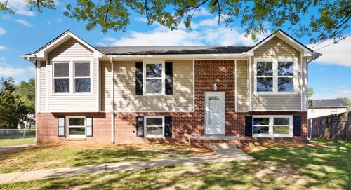 302 Windrush Dr, Clarksville, TN, 37042-7352 | Card Image