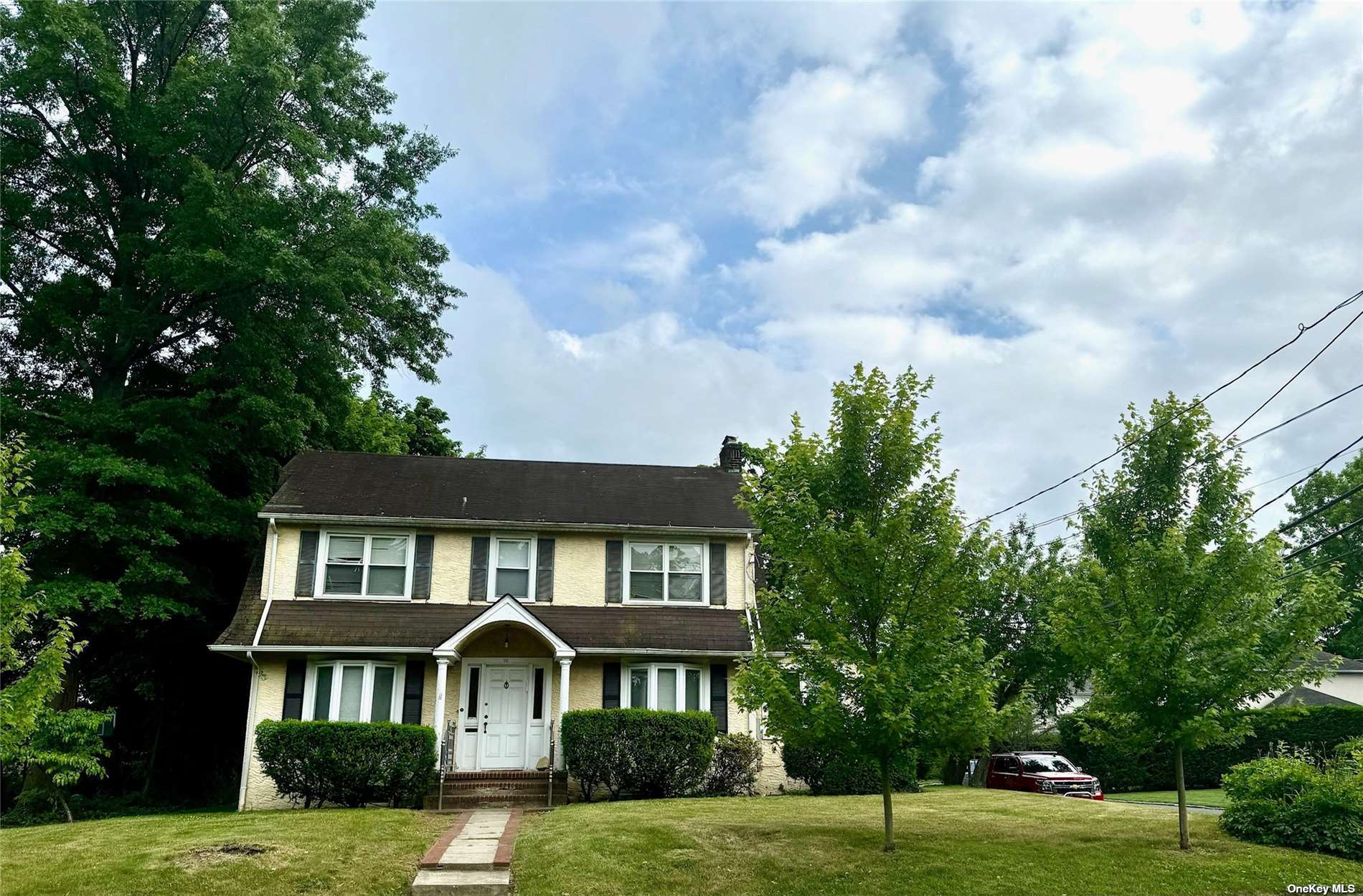 Fairview Ave, Great Neck, NY 11023