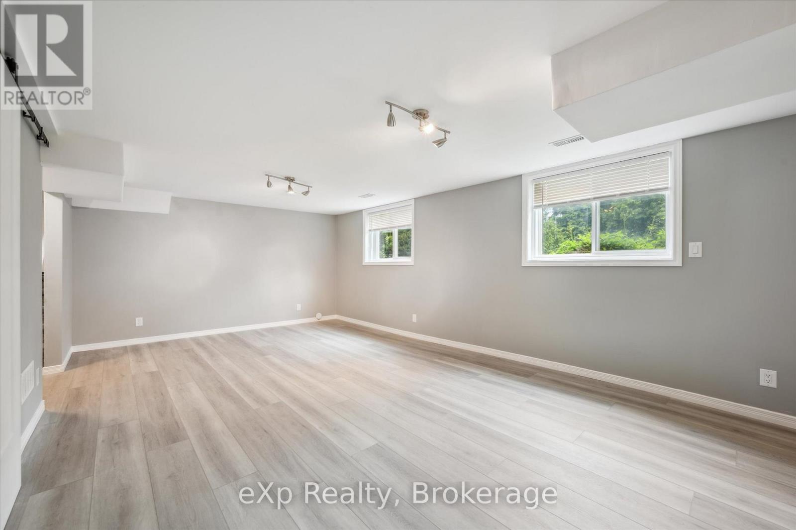 Residential in Guelph (Pineridge/Westminster Woods) 5