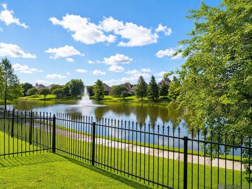 11001 Shoreline Dr, Baton Rouge, LA, 70809-9015 | Card Image