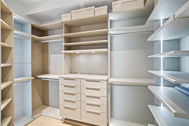 APT-3202 - 16051 Collins Ave, Condo with 2 bedrooms, 3 bathrooms and null parking in Sunny Isles Beach FL | Image 19