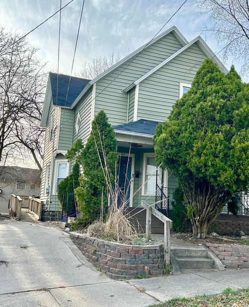 447 Emerald Ave Ne, Grand Rapids, MI, 49503-1869 | Card Image