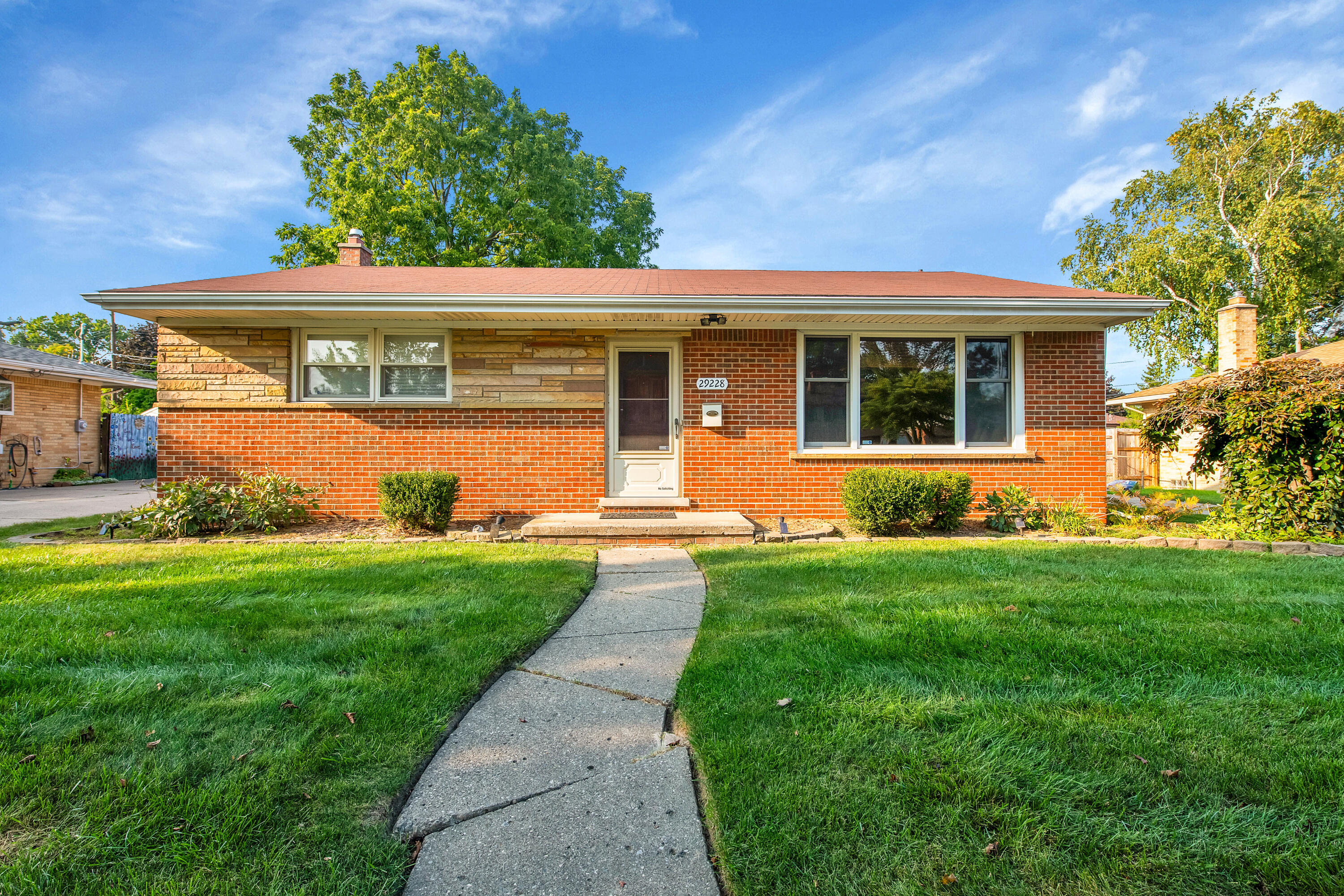 Meadowlark St, Livonia, MI 48154