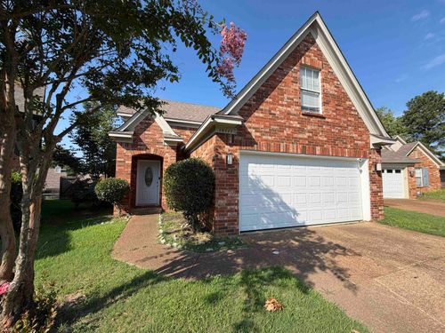 10111 Cross Valley Dr, Cordova, TN, 38018-6677 | Card Image