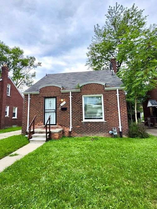 19529 Hamburg St, Detroit, MI, 48205-1653 | Card Image