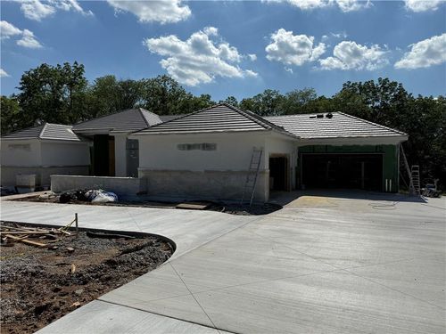 7410 Nw Pampas Ln, Parkville, MO, 64152-3412 | Card Image