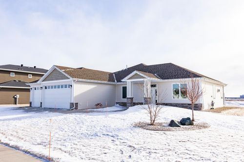 4268 Pine Pkwy S, Fargo, ND, 58104-8575 | Card Image