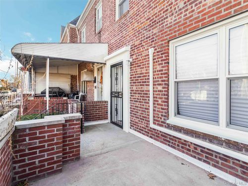 6286 Dry Harbor Rd, Middle Village, NY, 11379-1972 | Card Image