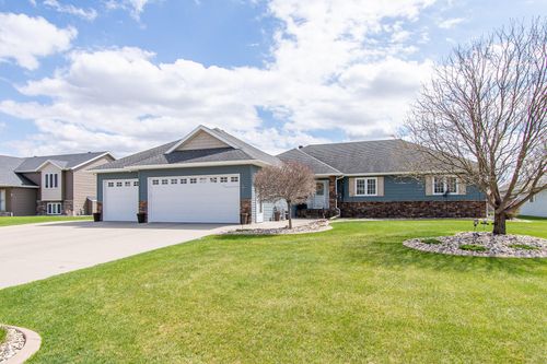 1819 52nd Ave N, Moorhead, MN, 56560-8816 | Card Image