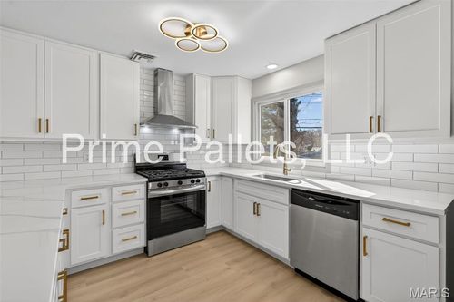 7 Milbrook Ln, Florissant, MO, 63033-6214 | Card Image