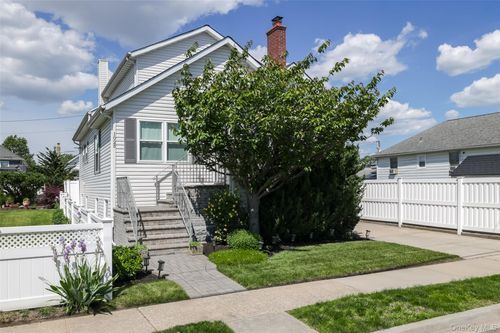 1025 Knickerbocker Rd, Island Park, NY, 11558-1932 | Card Image