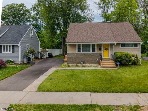 13 Independence Dr, Roselle, NJ, 07203-2408 | Card Image