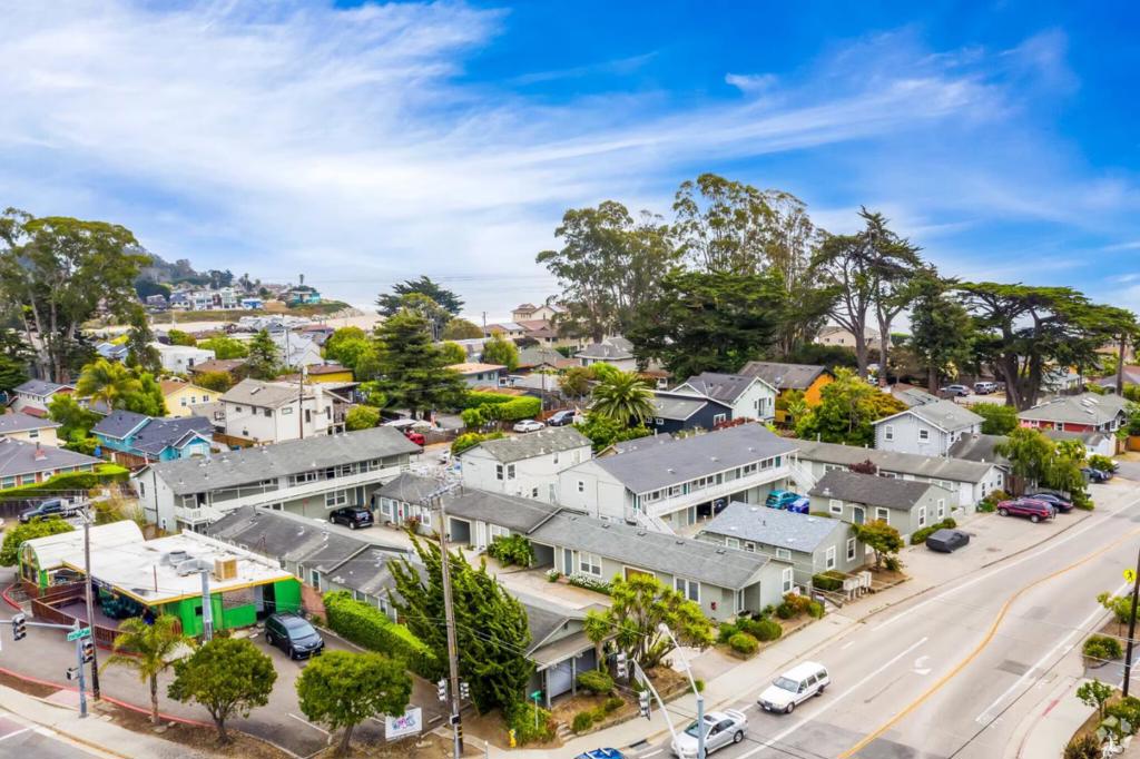 Commercial Sale in Santa Cruz 3