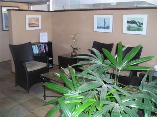 9b-240 Makee Rd, Honolulu, HI, 96815-3947 | Card Image