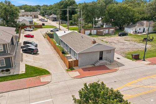 414 S 4th St, Manhattan, KS, 66502-6212 | Card Image