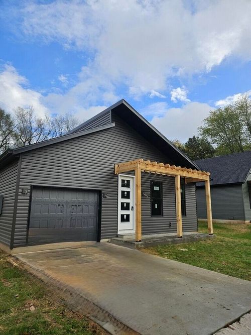 326 South Ave, Sparta, MO, 65753-9392 | Card Image