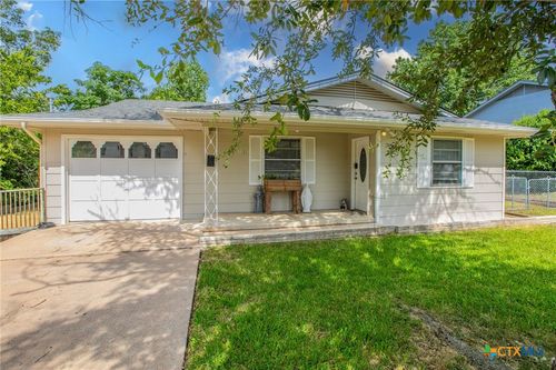 306 Fennimore St, Gatesville, TX, 76528-2130 | Card Image