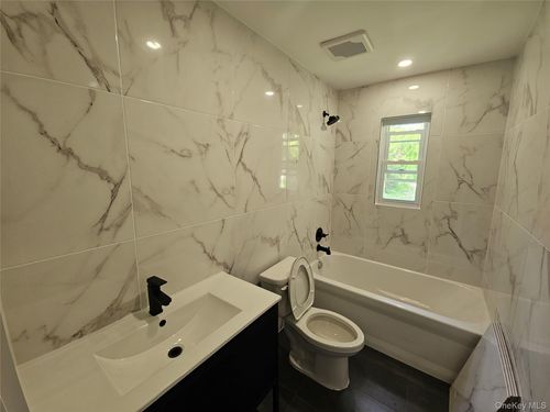 7 Brook Dr, Monroe, NY, 10950-4810 | Card Image