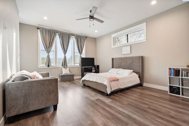 102909 E 1023 Pr Se, Home with 4 bedrooms, 5 bathrooms and null parking in Kennewick WA | Image 31