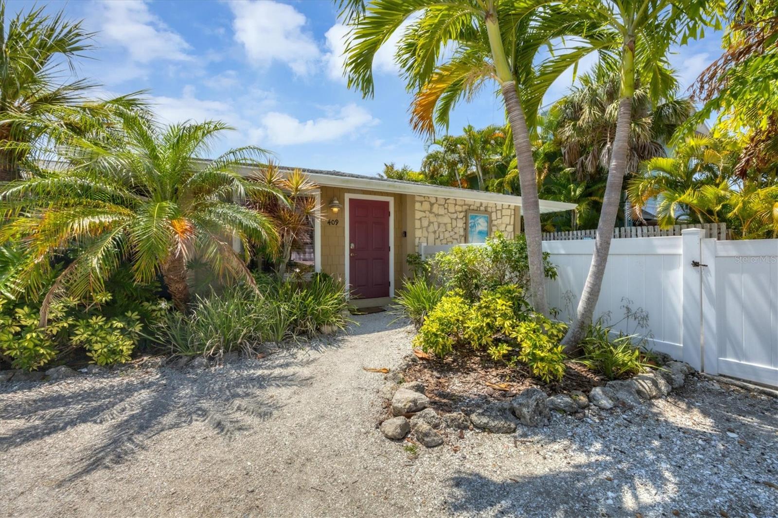 72nd St, Holmes Beach, FL 34217