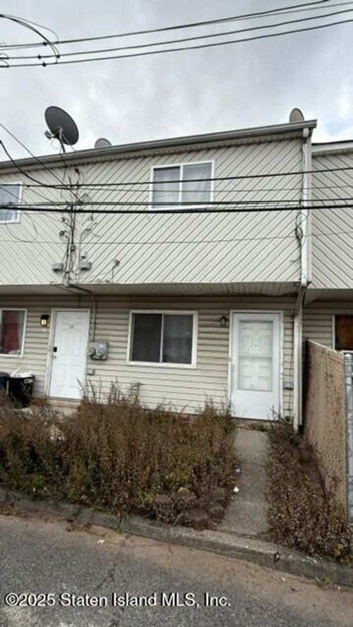 16 Betty Ct, Staten Island, NY, 10303-1304 | Card Image