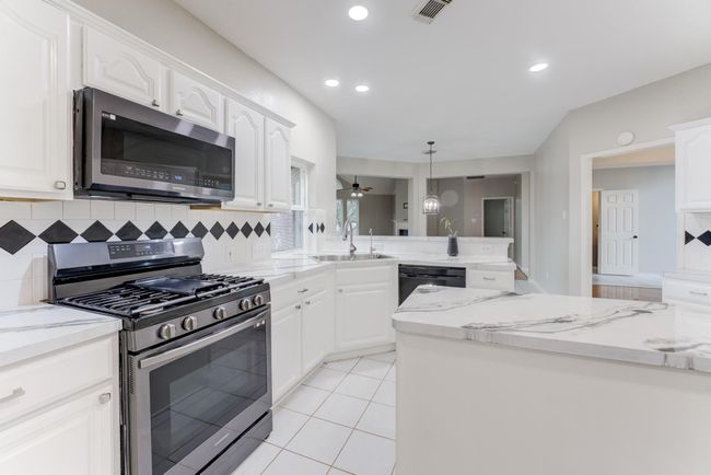 1015 Pine Walk Trl, House other with 4 bedrooms, 3 bathrooms and 2 parking in Spring TX | Image 12