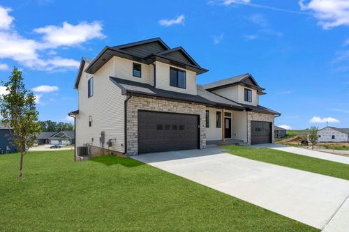 922 Prairie View Dr, West Branch, IA, 52358-8805 | Card Image