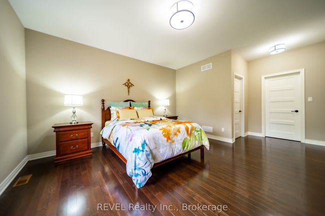 5 Tulip Tree Rd, House attached with 4 bedrooms, 3 bathrooms and 2 parking in Saint Davids ON | Image 8