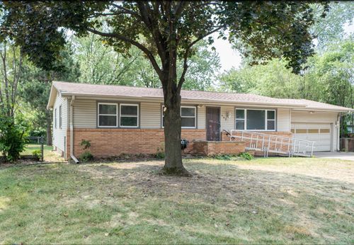 602 Moundsview Ave, Roseville, MN, 55113-6611 | Card Image