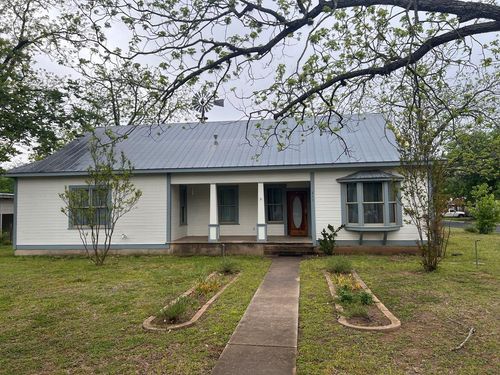 211 W Hackberry St, Fredericksburg, TX, 78624-3333 | Card Image