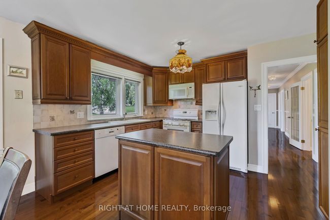 42 Valleyview Rd, House other with 5 bedrooms, 2 bathrooms and 6 parking in Brampton ON | Image 10