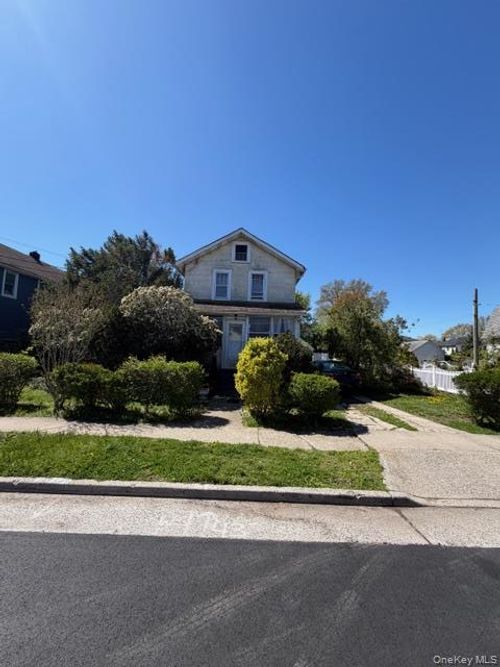 530 Maple St, West Hempstead, NY, 11552-3317 | Card Image