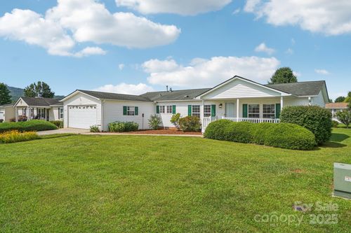 617 Paisley Ct, Hendersonville, NC, 28739-7301 | Card Image