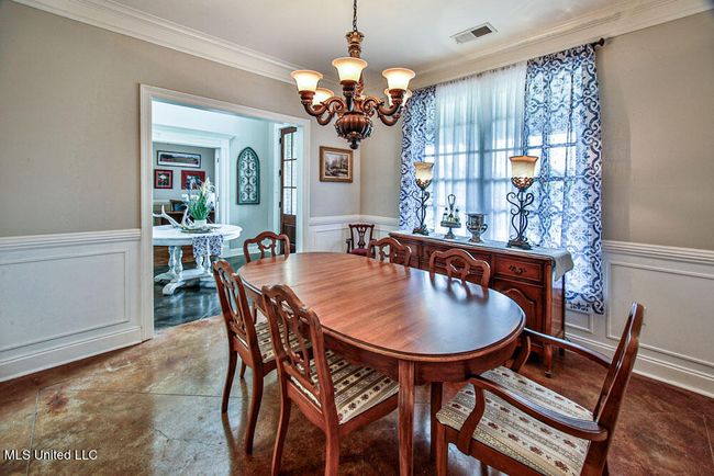 Formal Dining Room | Image 11