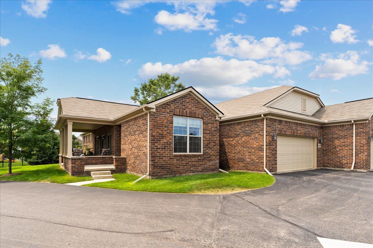 Walter Ct, Shelby Township, MI 48317