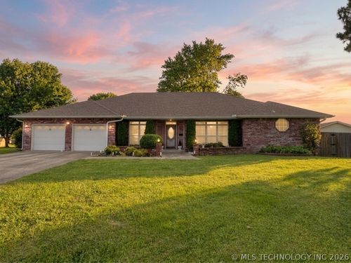 1307 N Douglas Dr, Claremore, OK, 74017-4623 | Card Image