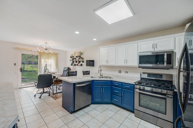 17964 Upland Dr, Townhouse with 3 bedrooms, 4 bathrooms and 2 parking in Tinley Park IL | Image 15