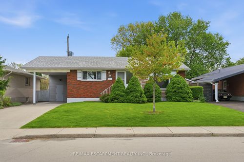 34 Beaconsfield Dr, Hamilton, ON, L8T2W9 | Card Image