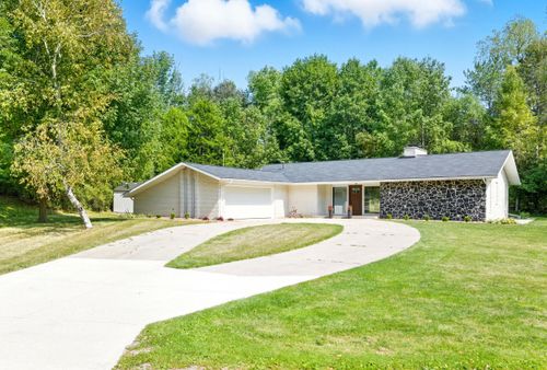3176 Saint Andrews Dr, Mount Pleasant, MI, 48858-9011 | Card Image
