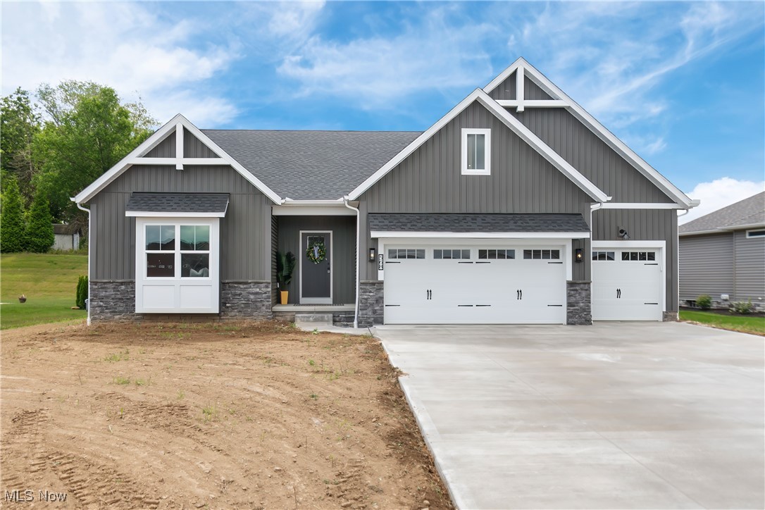 Woodlands Glen Ave, Hartville, OH 44632
