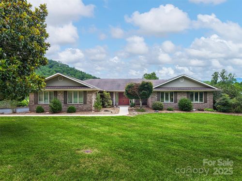 30 Beaumont Dr, Hendersonville, NC, 28739-7050 | Card Image