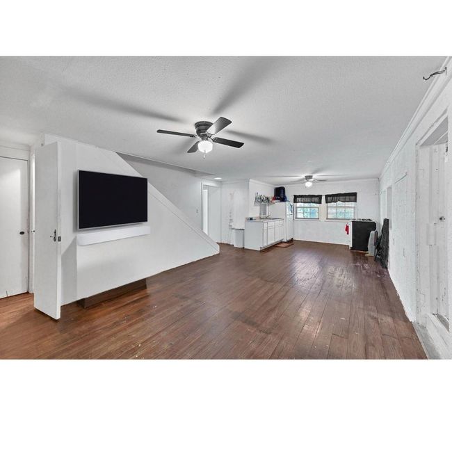 Kitchen and living room in 2nd floor | Image 9