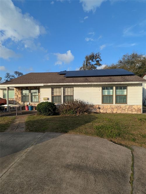 411 Center Way St, Lake Jackson, TX, 77566-5401 | Card Image