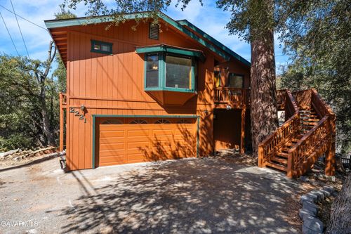 2221 Woodland Dr, Pine Mountain Club, CA, 93222-4009 | Card Image