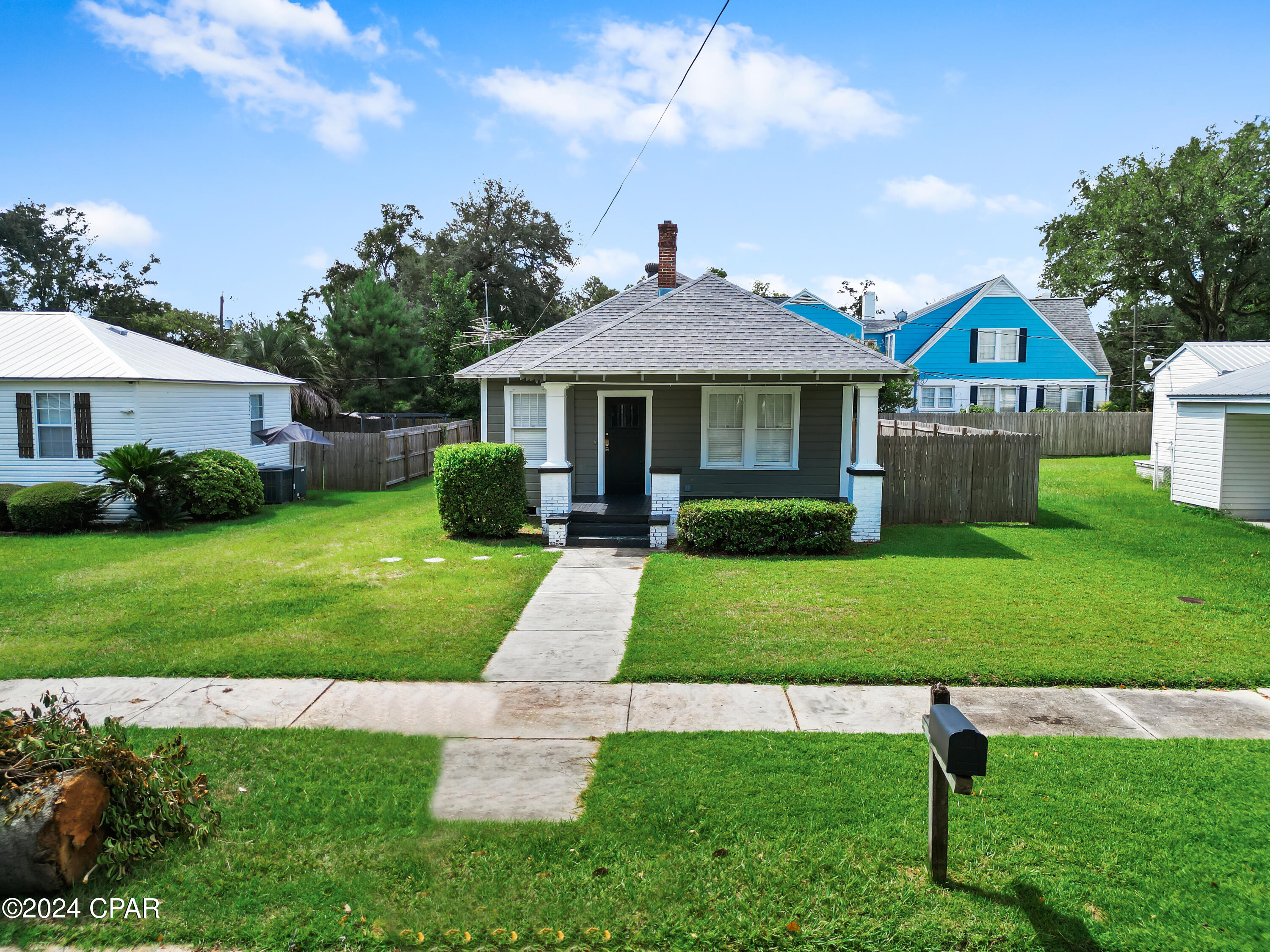 Wilton St, Marianna, FL 32446