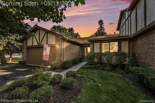 22383 Chelsea Ln, Novi, MI, 48375-4031 | Card Image
