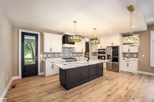 49345 Golden Park Dr, Shelby Twp, MI, 48315-4092 | Card Image