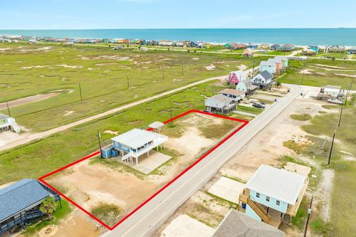 326 Bay Ave, Surfside Beach, TX, 77541-8293 | Card Image