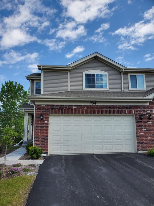 754 Westbury Dr, Cary, IL, 60013-2658 | Card Image